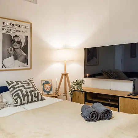 Magnificent 3br With Balcony By Dohany Synalogue Budapest
