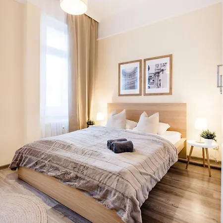 Magnificent 3br With Balcony By Dohany Synalogue Apartment Budapest