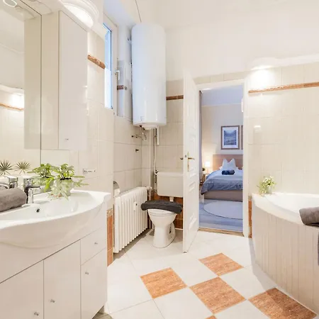 Magnificent 3br With Balcony By Dohany Synalogue