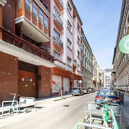 Central - New - Peaceful Budapest