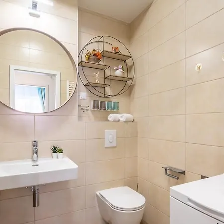 Apartment Brand New - Modern & Comy At River Budapest