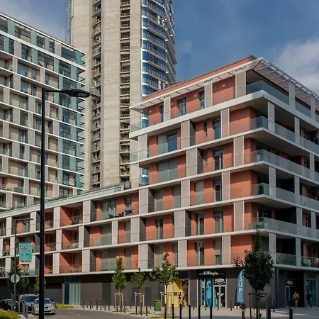Brand New - Modern & Comy At River