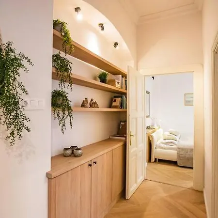 Apartment Elegant Oasis In Downtown