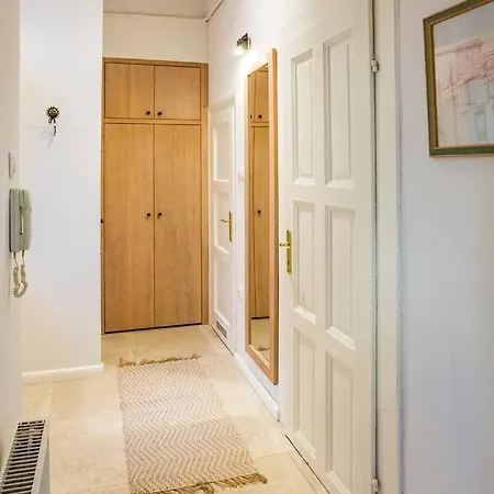Apartment Elegant Oasis In Downtown Budapest