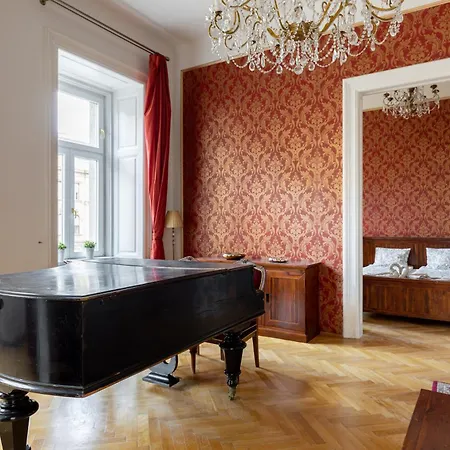 Rom-antique At Center Apartment *