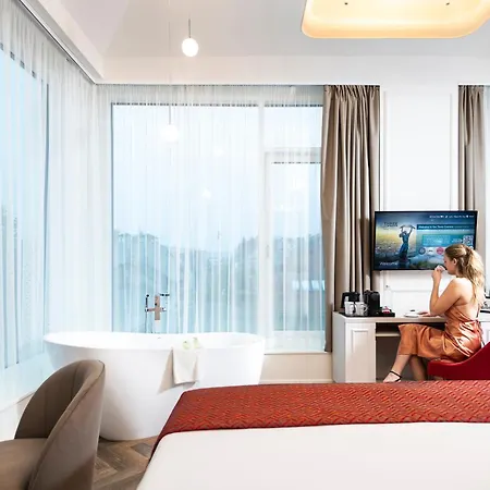 Three Corners Avenue Hotel 4*