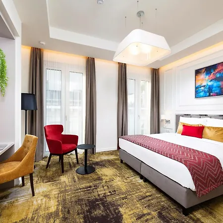 Three Corners Avenue Hotel
