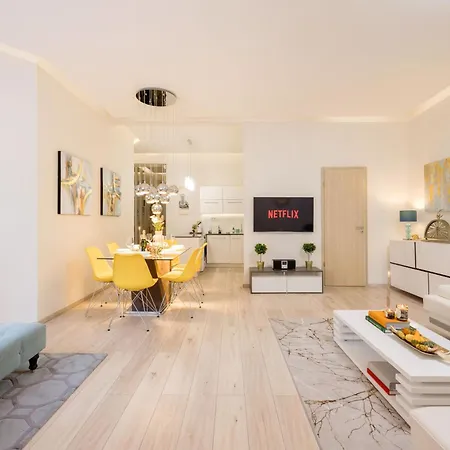 Apartment Designer Luxury Next To Dohany Synagogue With Balcony *