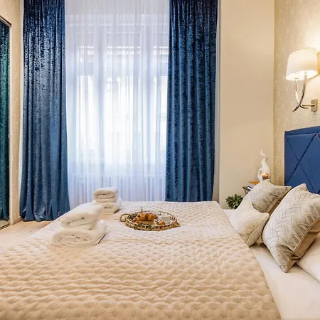 Designer Luxury Next To Dohany Synagogue With Balcony Apartment *
