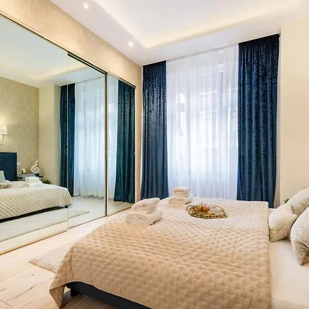 Designer Luxury Next To Dohany Synagogue With Balcony *