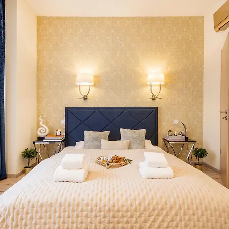 Designer Luxury Next To Dohany Synagogue With Balcony Apartment