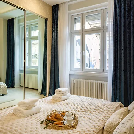 Designer Luxury Next To Dohany Synagogue With Balcony Apartment *