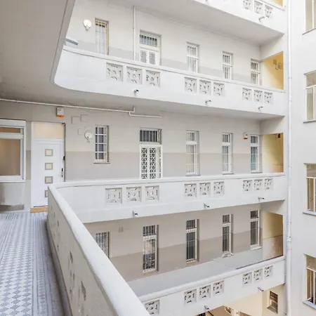 Designer Luxury Next To Dohany Synagogue With Balcony Apartment Budapest