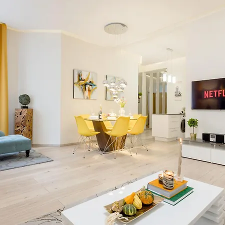 Designer Luxury Next To Dohany Synagogue With Balcony Apartment Budapest