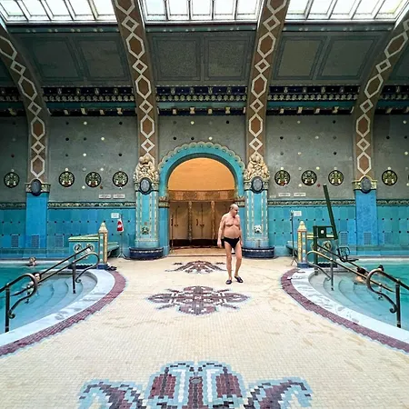 Designer Luxury Next To Dohany Synagogue With Balcony Apartment Budapest