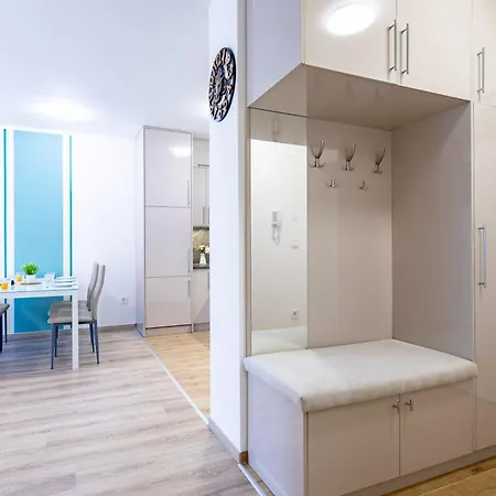 - Free Parking - Large Balcony Apartment Budapest