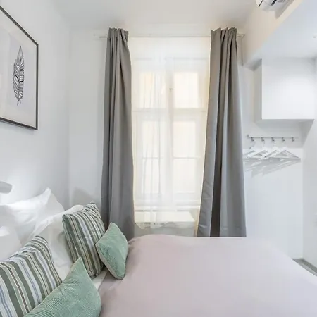 Modern Cozy At The Center Apartment Budapest