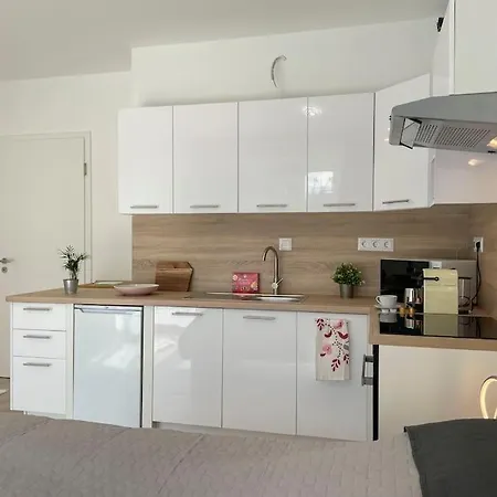 Apartment Bright Riverside Studio, Balcony, Free Parking, Air Conditioning *
