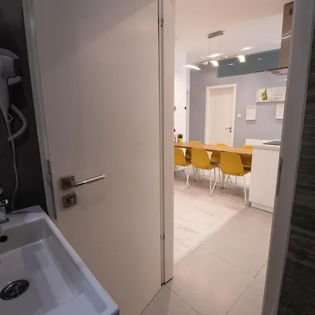 Apartment Modern Downtown Retreat At Akacfa 36 Budapest