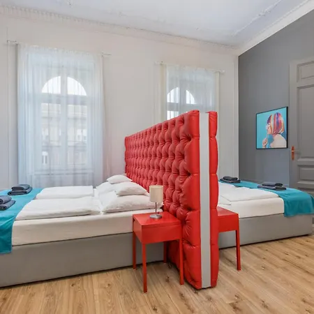 Apartment Faces - Funky Design In Vibrant Centre