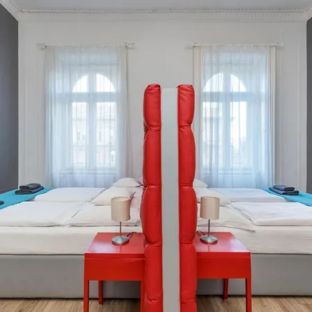 Apartment Faces - Funky Design In Vibrant Centre *