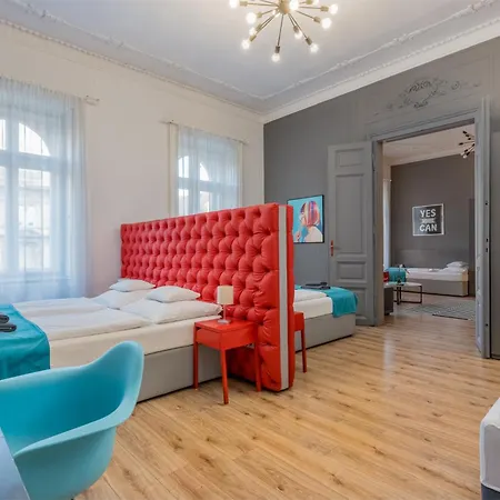 Apartment Faces - Funky Design In Vibrant Centre Budapest