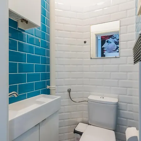 Apartment Faces - Funky Design In Vibrant Centre