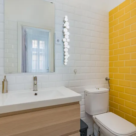 Apartment Faces - Funky Design In Vibrant Centre Budapest