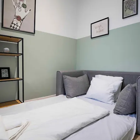 Jade In Downtown Dob27 Apartment Budapest