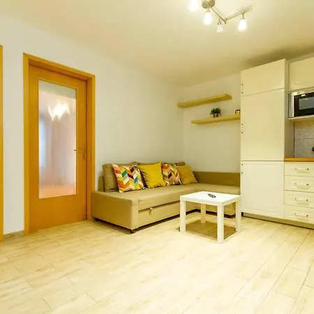 Diplomat Quarter 2 Bdr By Newave * Budapest