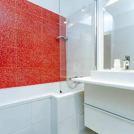 Diplomat Quarter 2 Bdr By Newave Apartment