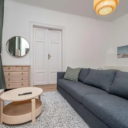 Apartment Gozsdu Court Three Roses