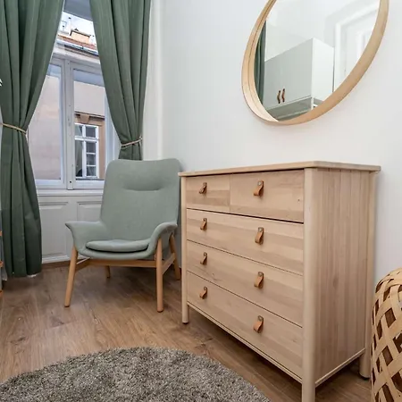 Apartment Gozsdu Court Three Roses