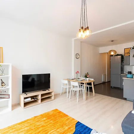 Designer Vintage Near Castle District Apartment *
