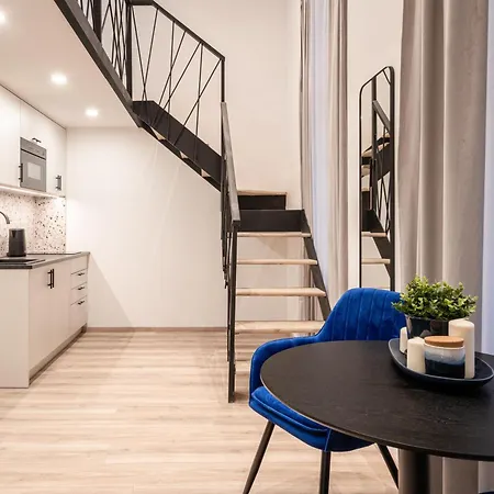 E44 - Erzsebet Boulevard - Location By Bqa Apartment *