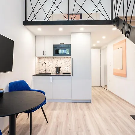E44 - Erzsebet Boulevard - Location By Bqa Apartment *