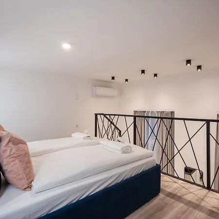 E44 - Erzsebet Boulevard - Location By Bqa Apartment *