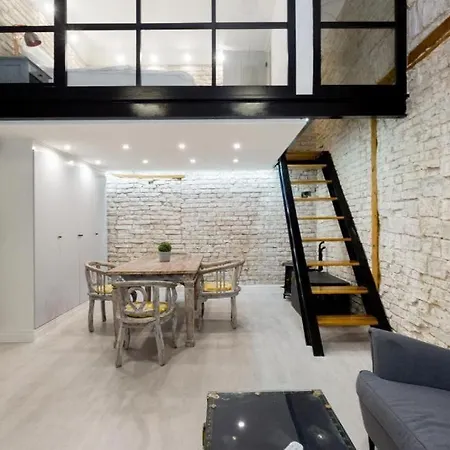 Apartment Vintage Vibe: Your Escape Budapest