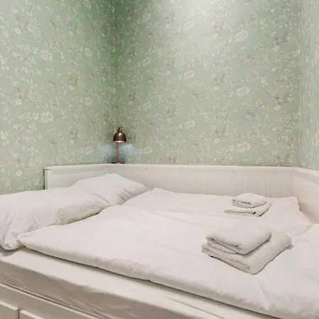 Apartment Vintage Vibe: Your Escape *