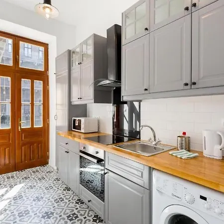 Vintage Vibe: Your Escape Apartment Budapest
