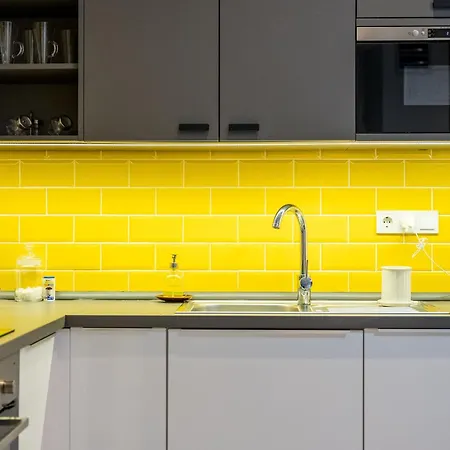 Apartment Faces - Funky Design In Vibrant Centre