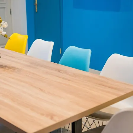 Faces - Funky Design In Vibrant Centre *