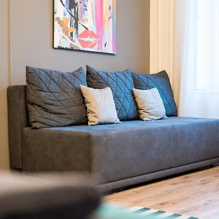Apartment Faces - Funky Design In Vibrant Centre Budapest