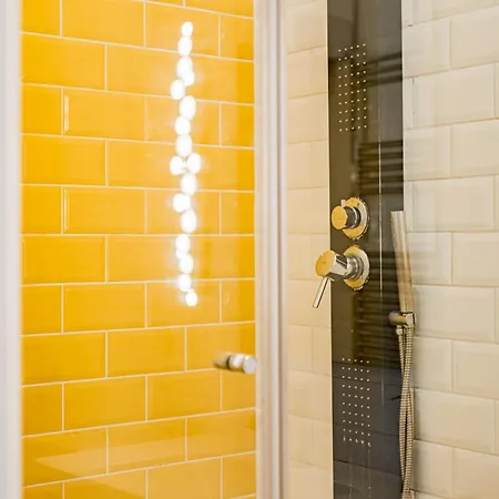 Apartment Faces - Funky Design In Vibrant Centre *