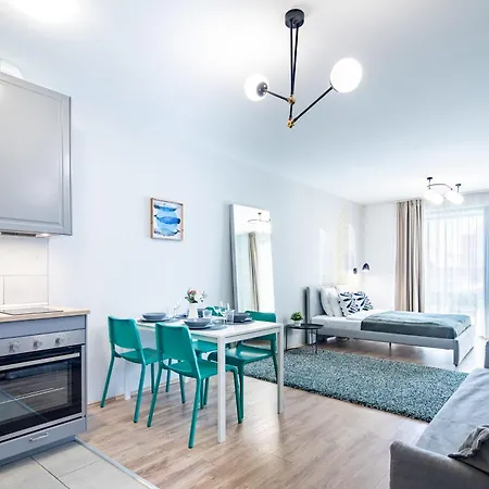 Very - Balcony - Free Parking Apartment