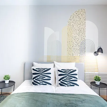 Very - Balcony - Free Parking Apartment