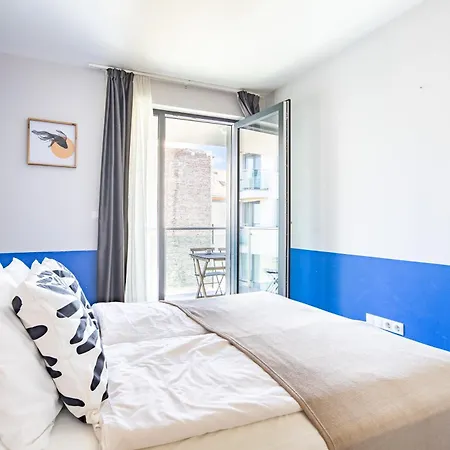 Very - Balcony - Free Parking Apartment