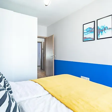 Very - Balcony - Free Parking Apartment