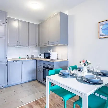 Very - Balcony - Free Parking Apartment *