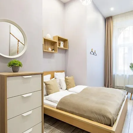 - Large And Comfy Apartamento Budapest
